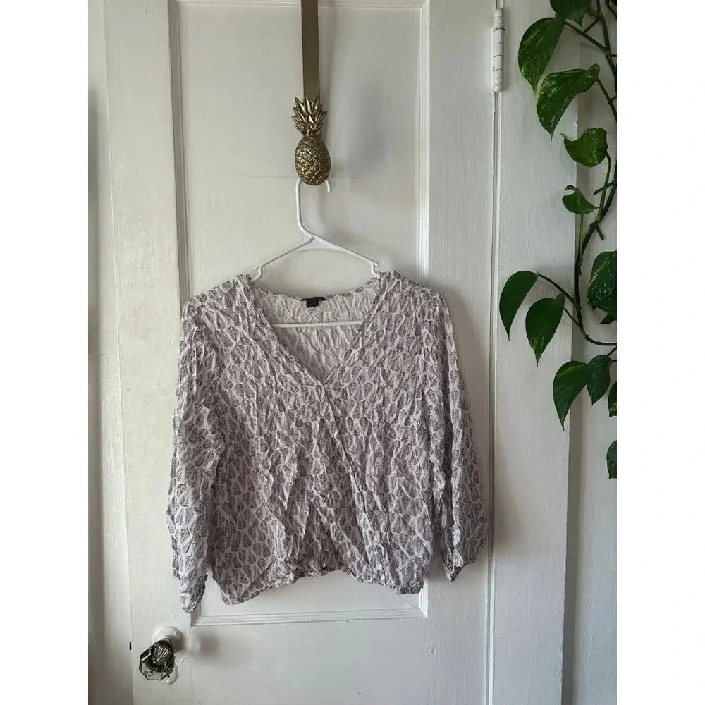 Eddie Bauer Women’s size Medium feather blouse